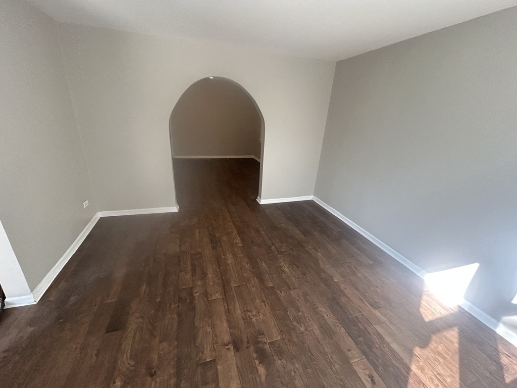 644 W 49th Street - Photo 2