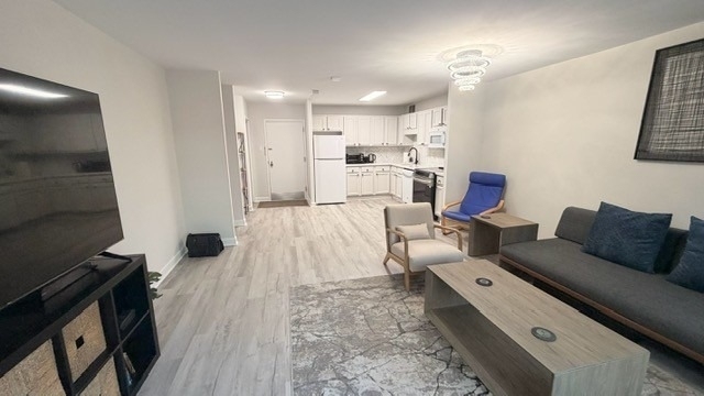211 E Ohio Street - Photo 1