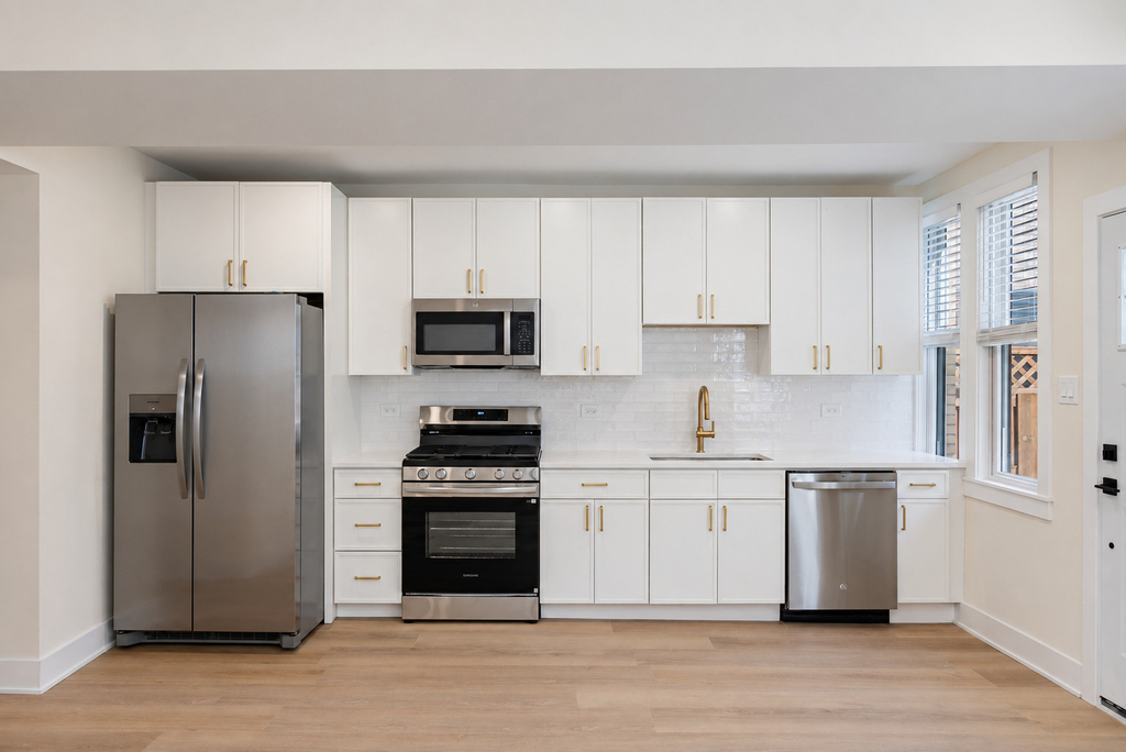 1328 W Nelson Street - Photo 3