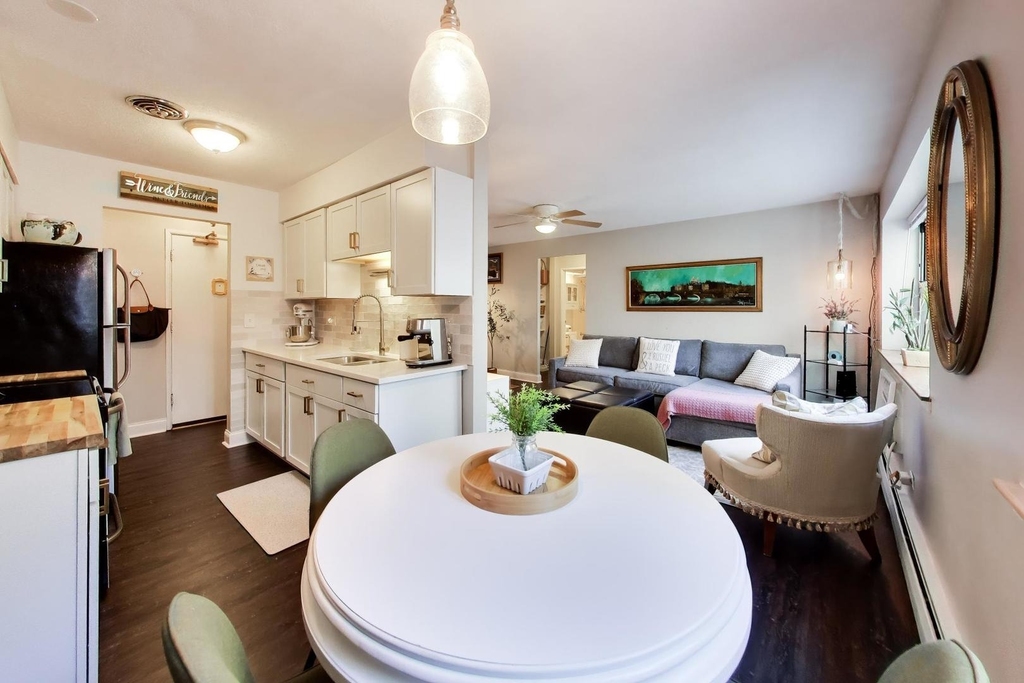 420 W Aldine Avenue - Photo 17