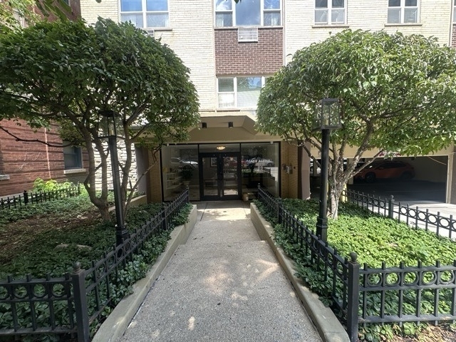 420 W Aldine Avenue - Photo 5