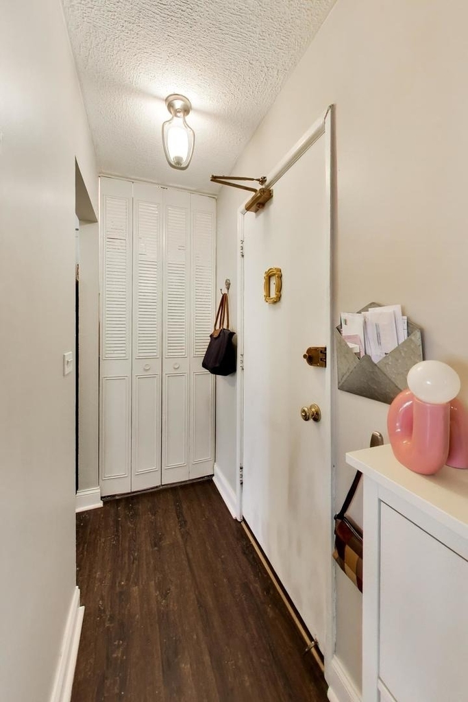 420 W Aldine Avenue - Photo 10