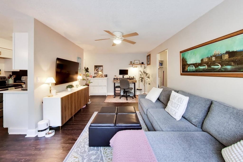 420 W Aldine Avenue - Photo 13