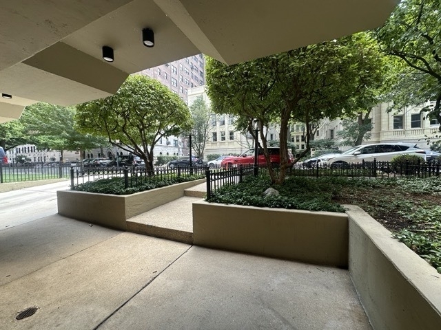 420 W Aldine Avenue - Photo 6