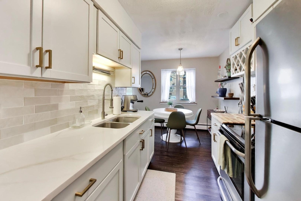 420 W Aldine Avenue - Photo 15