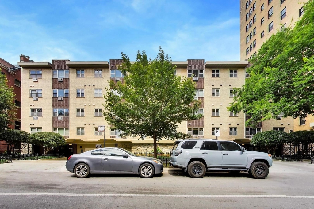 420 W Aldine Avenue - Photo 4