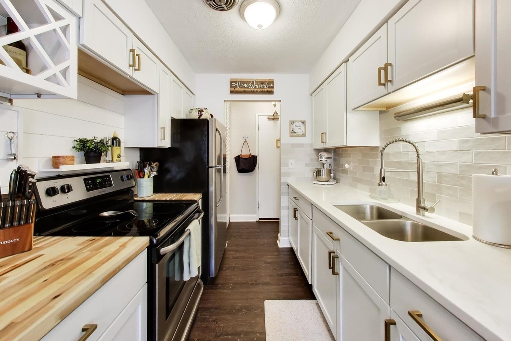 420 W Aldine Avenue - Photo 16