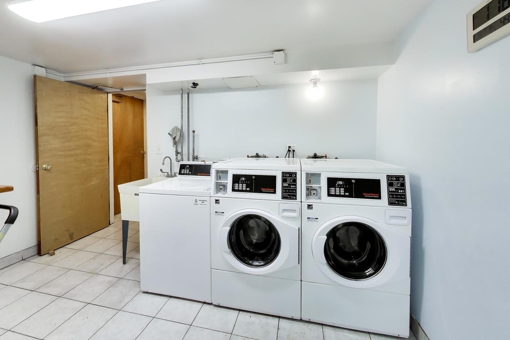 420 W Aldine Avenue - Photo 24