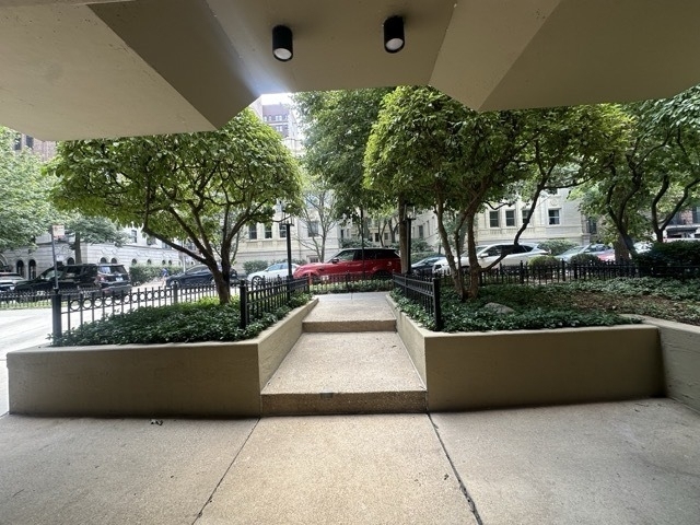 420 W Aldine Avenue - Photo 7