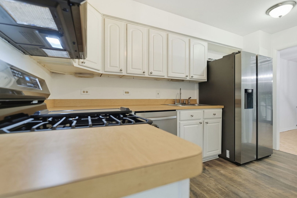 1174 E 53rd Street - Photo 11