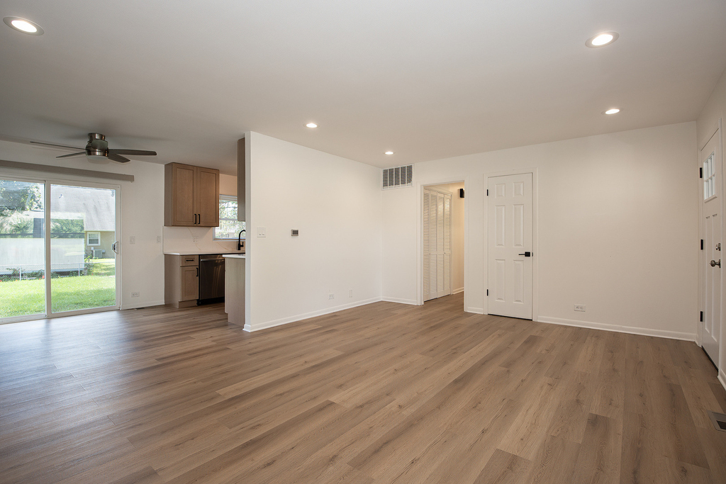 1021 Lonsdale Road - Photo 2