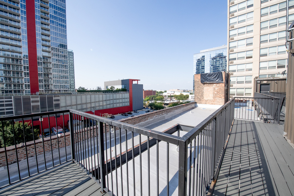 2100 S Indiana Avenue - Photo 15