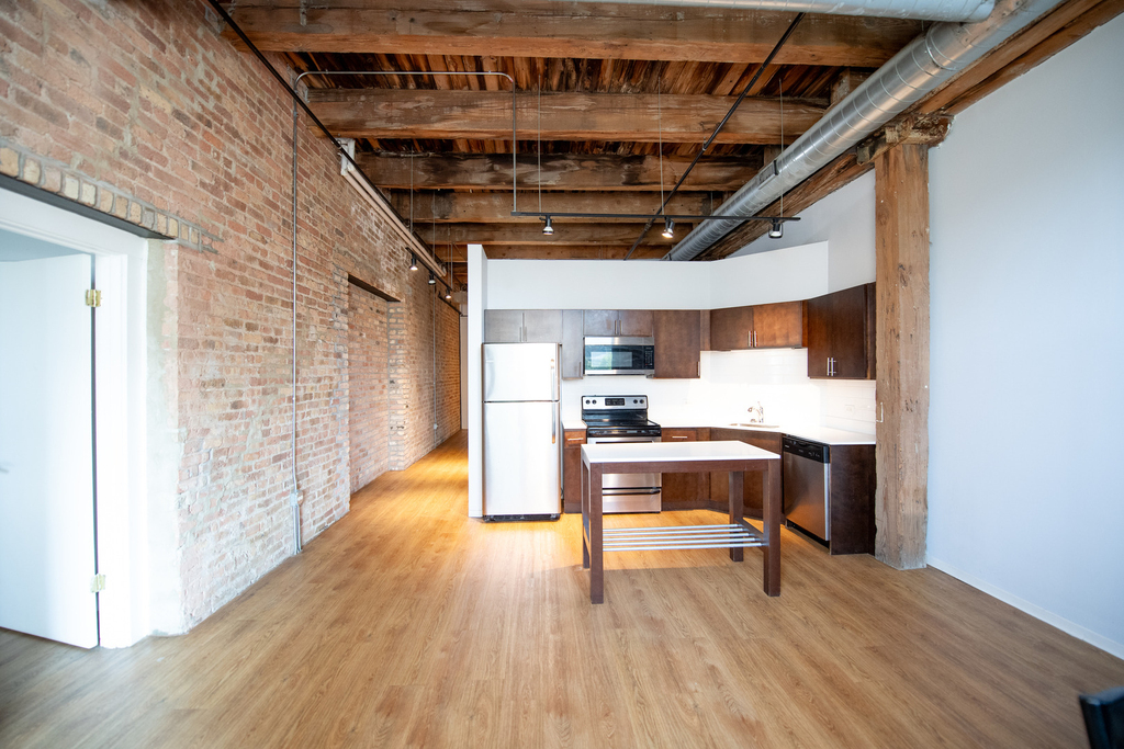 2100 S Indiana Avenue - Photo 1