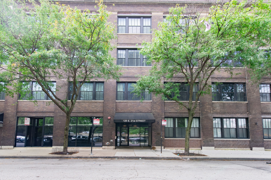 2100 S Indiana Avenue - Photo 0