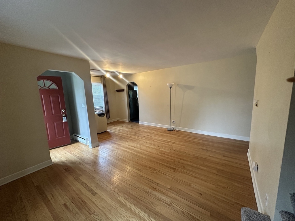 1015 N Fernandez Avenue - Photo 1