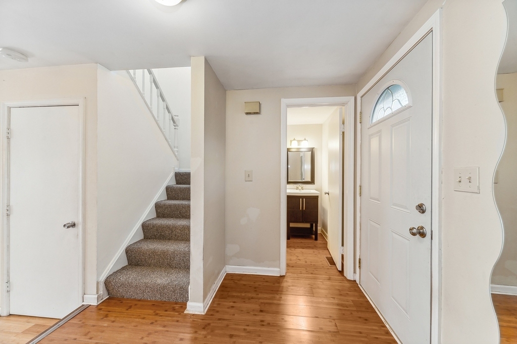527 Winston Lane - Photo 2