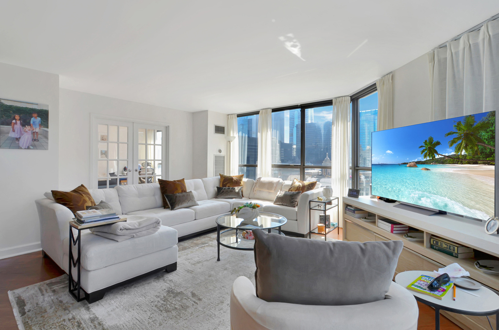 405 N Wabash Avenue - Photo 2