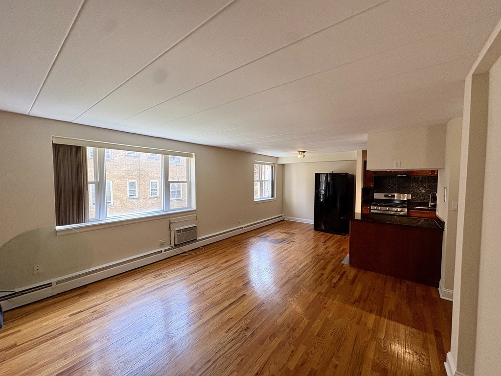 2115 W Farwell Avenue - Photo 1