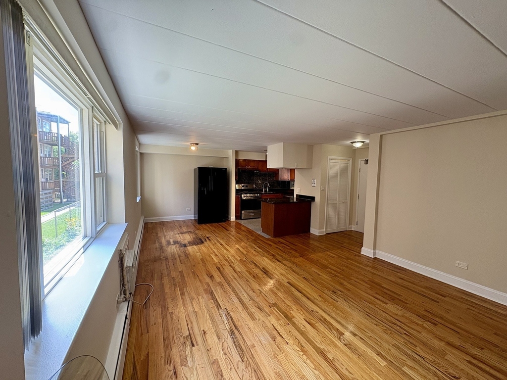 2115 W Farwell Avenue - Photo 2
