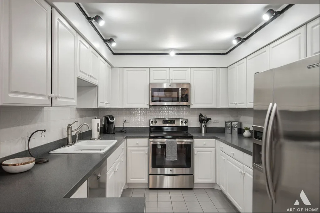1201 W Diversey Parkway - Photo 9
