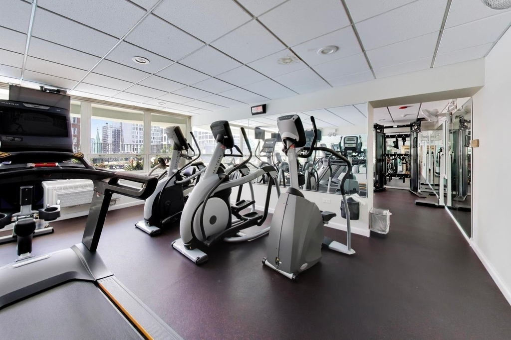 111 E Chestnut Street - Photo 25