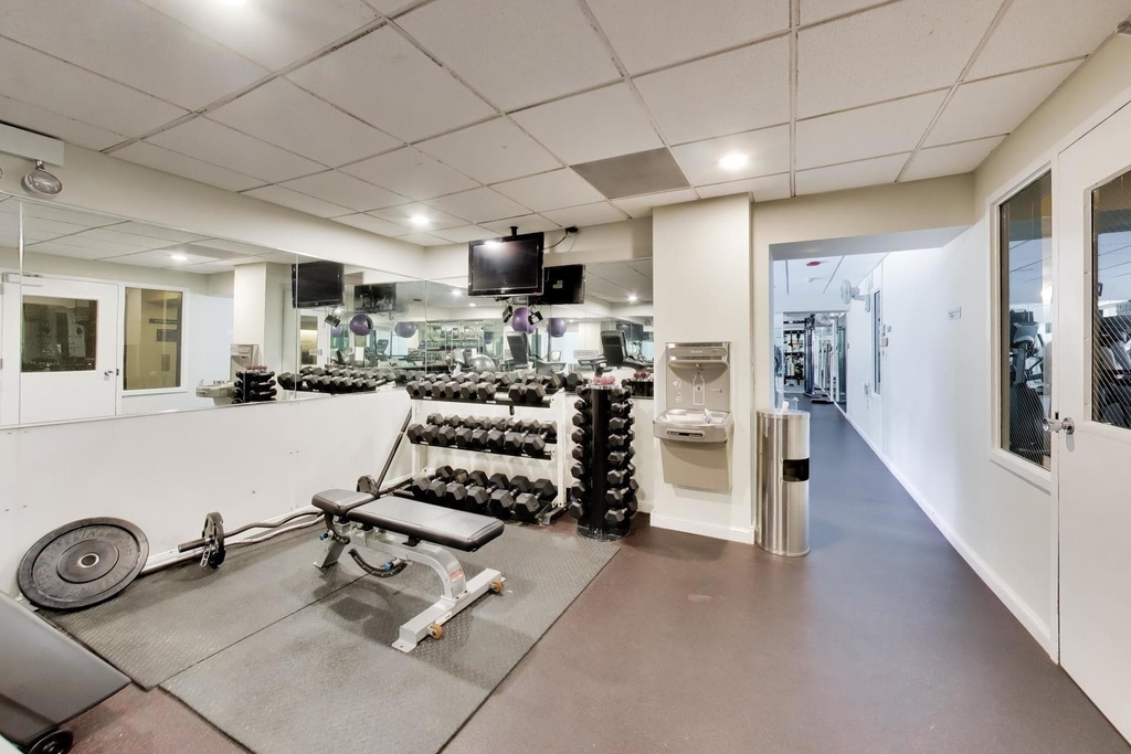 111 E Chestnut Street - Photo 26