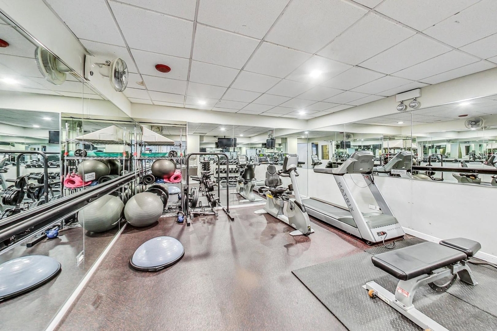 111 E Chestnut Street - Photo 22