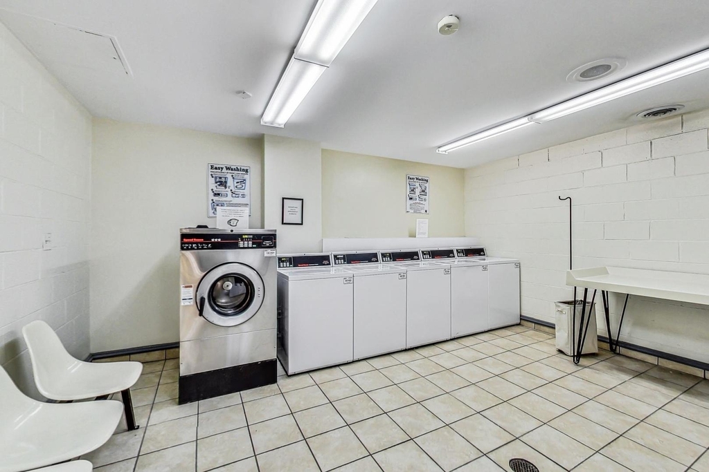 111 E Chestnut Street - Photo 21