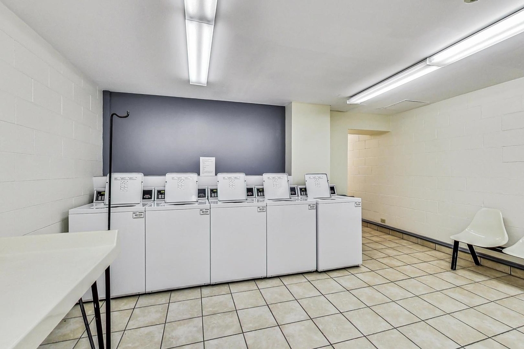 111 E Chestnut Street - Photo 20