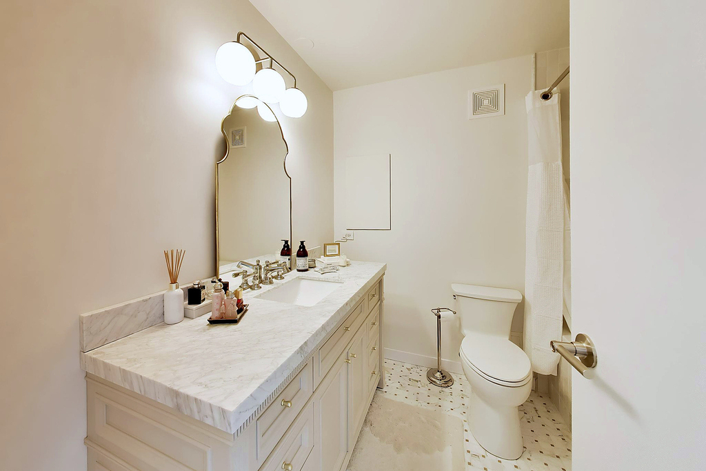 111 E Chestnut Street - Photo 38
