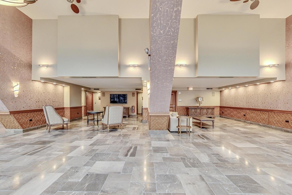 111 E Chestnut Street - Photo 16