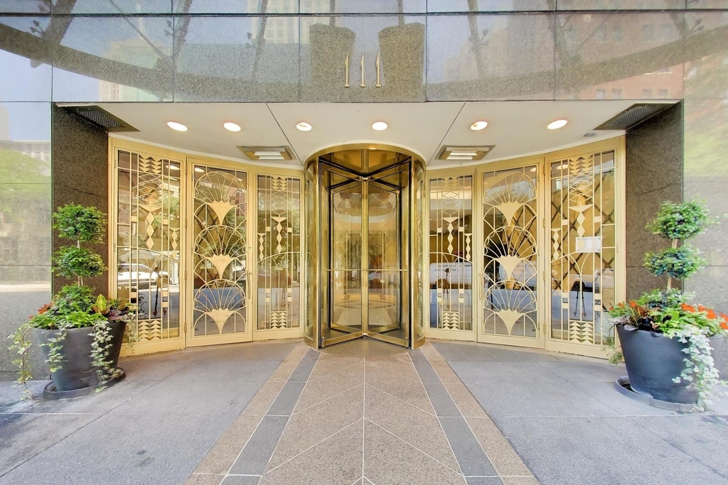 111 E Chestnut Street - Photo 2