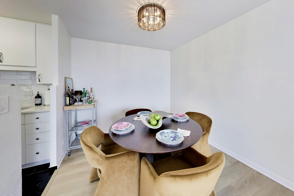 111 E Chestnut Street - Photo 32