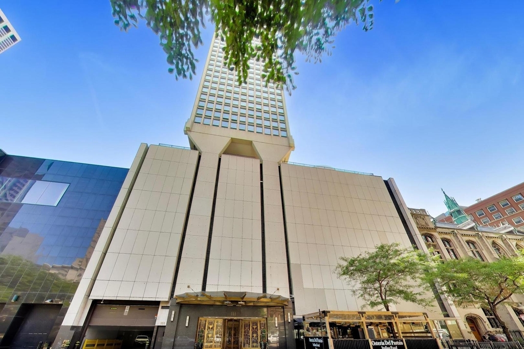 111 E Chestnut Street - Photo 0