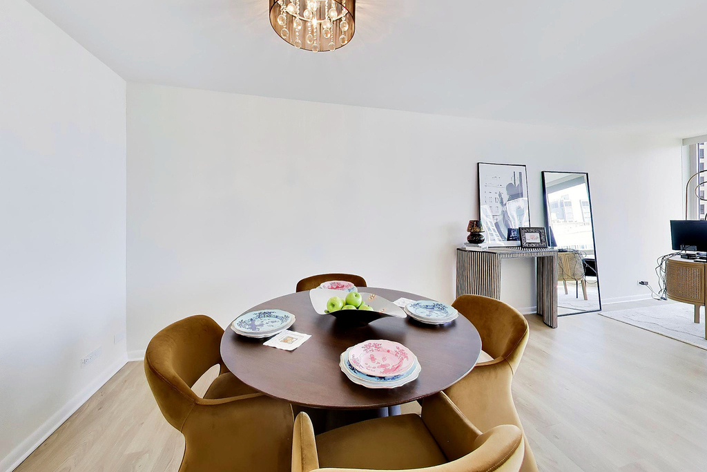 111 E Chestnut Street - Photo 31