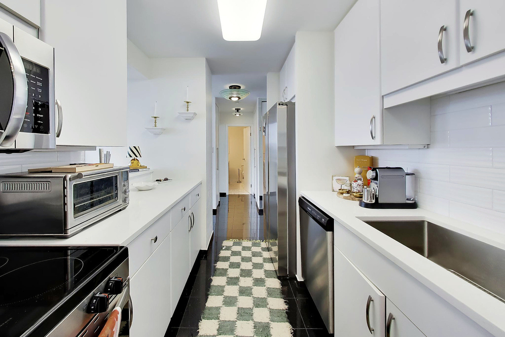 111 E Chestnut Street - Photo 34