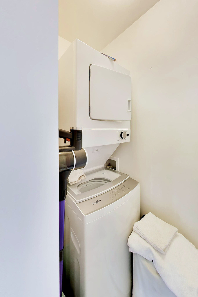 111 E Chestnut Street - Photo 40