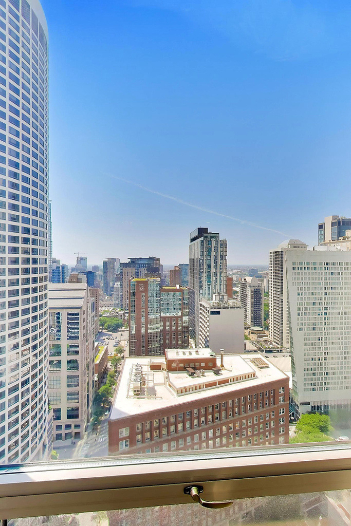 111 E Chestnut Street - Photo 29