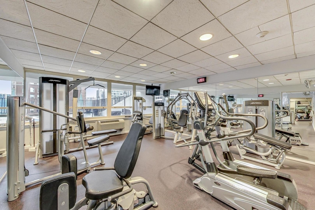 111 E Chestnut Street - Photo 23