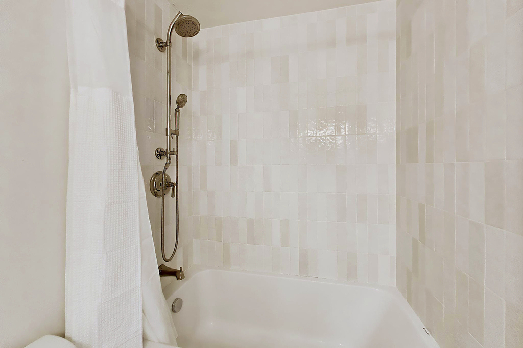 111 E Chestnut Street - Photo 39