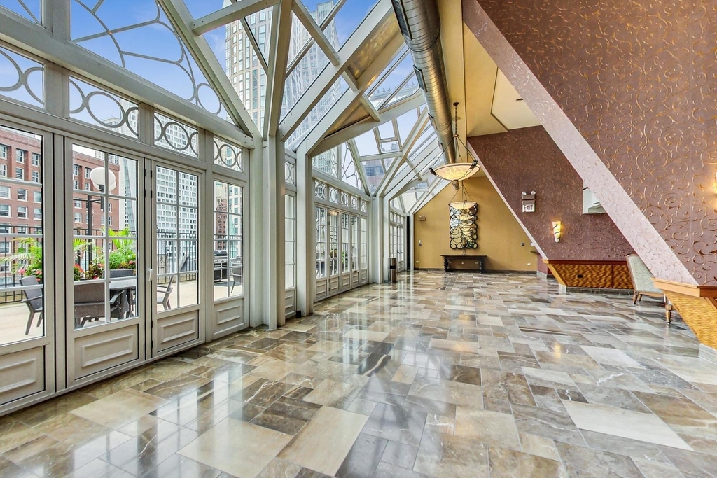 111 E Chestnut Street - Photo 15