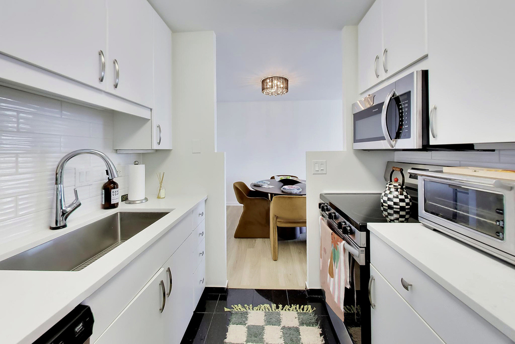 111 E Chestnut Street - Photo 33