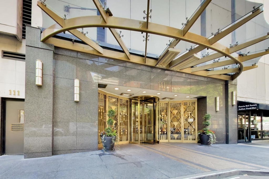 111 E Chestnut Street - Photo 3