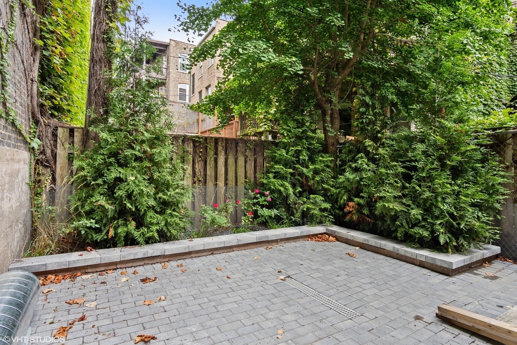 608 W Arlington Place - Photo 10