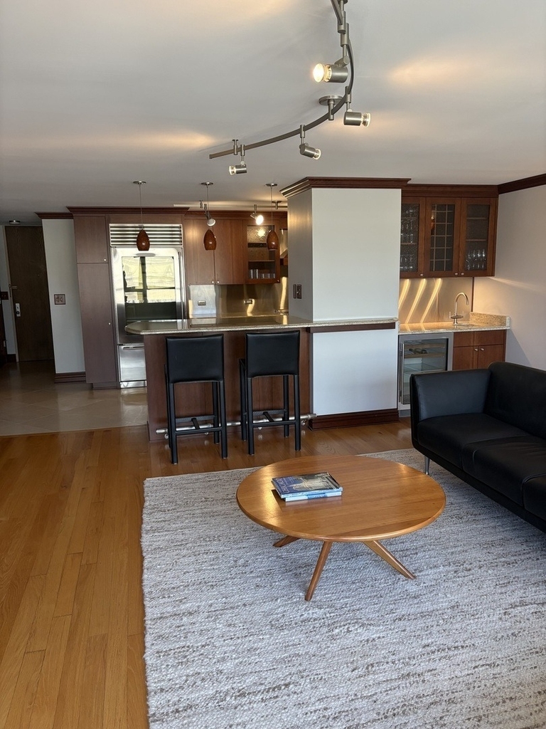 201 E Chestnut Street - Photo 8