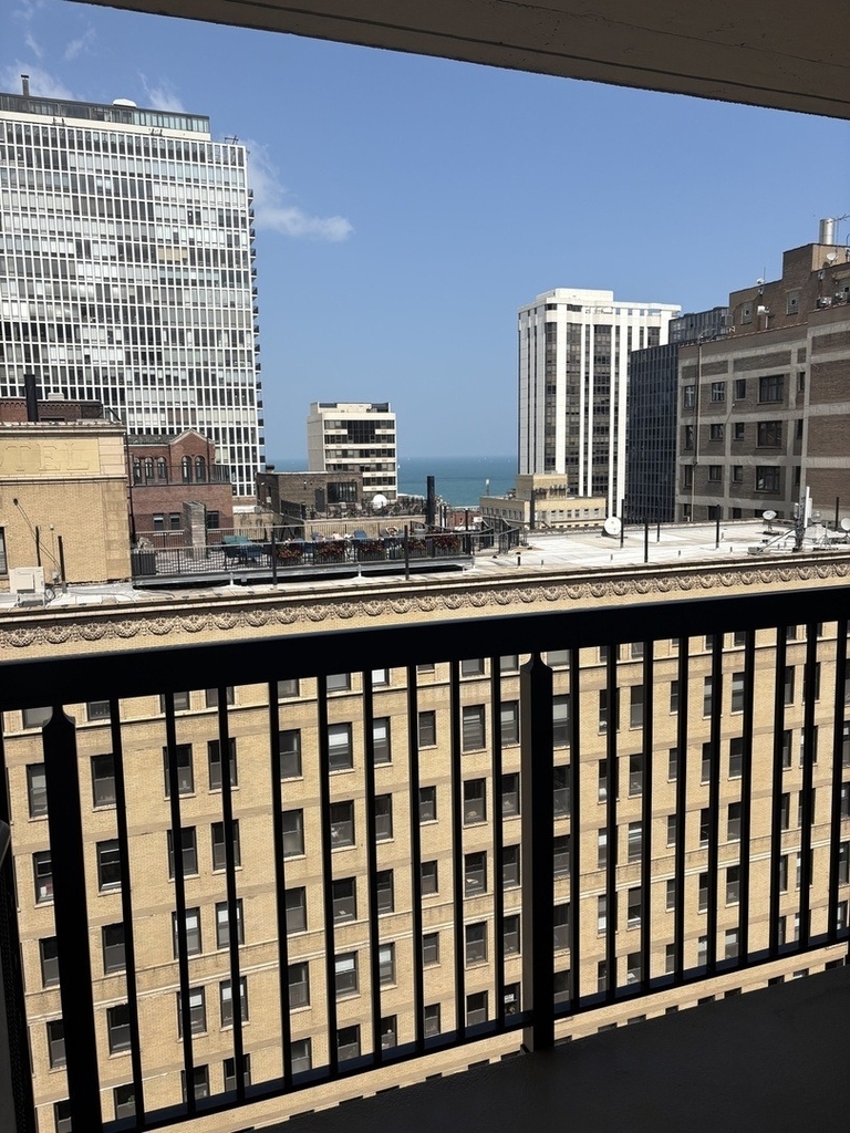 201 E Chestnut Street - Photo 6