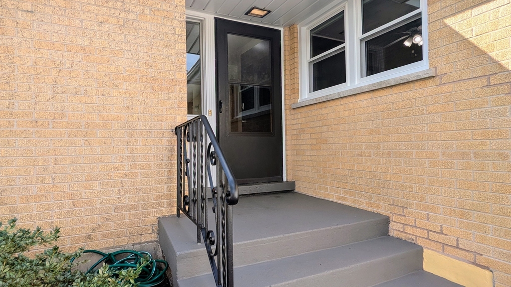 330 S Oak Street - Photo 1