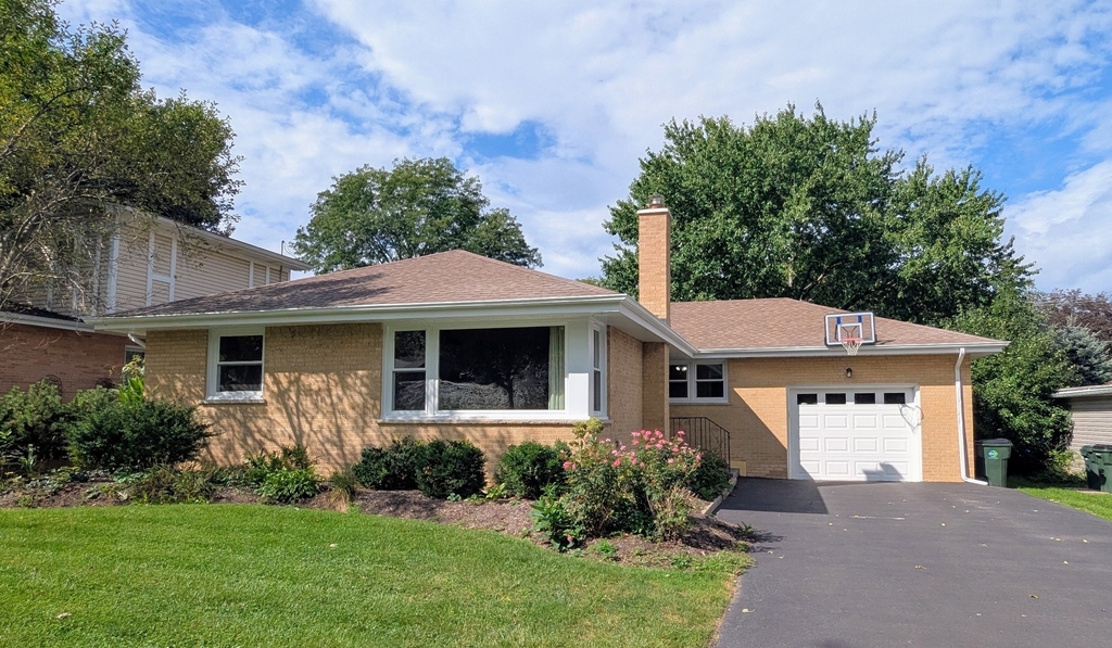 330 S Oak Street - Photo 0