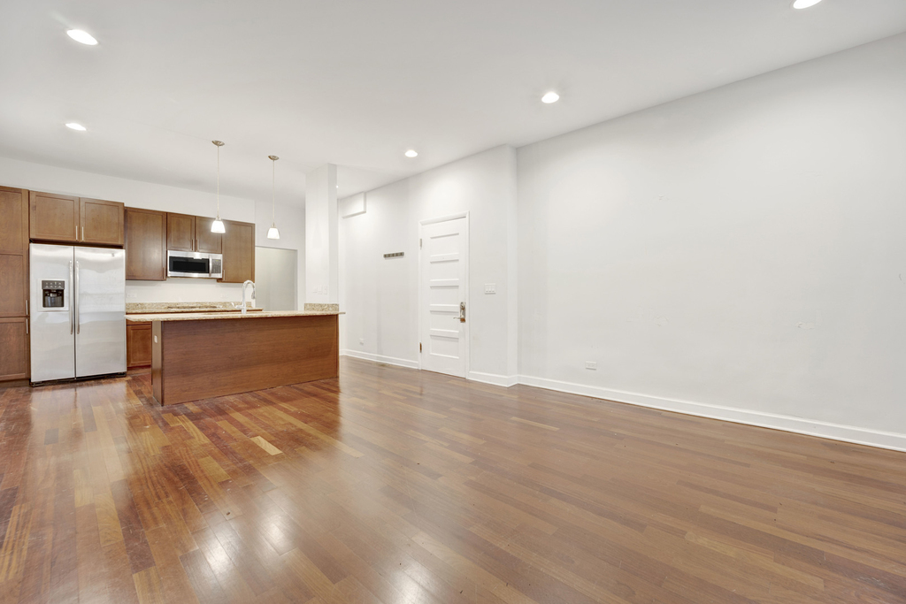 1010 W Dakin Street - Photo 1