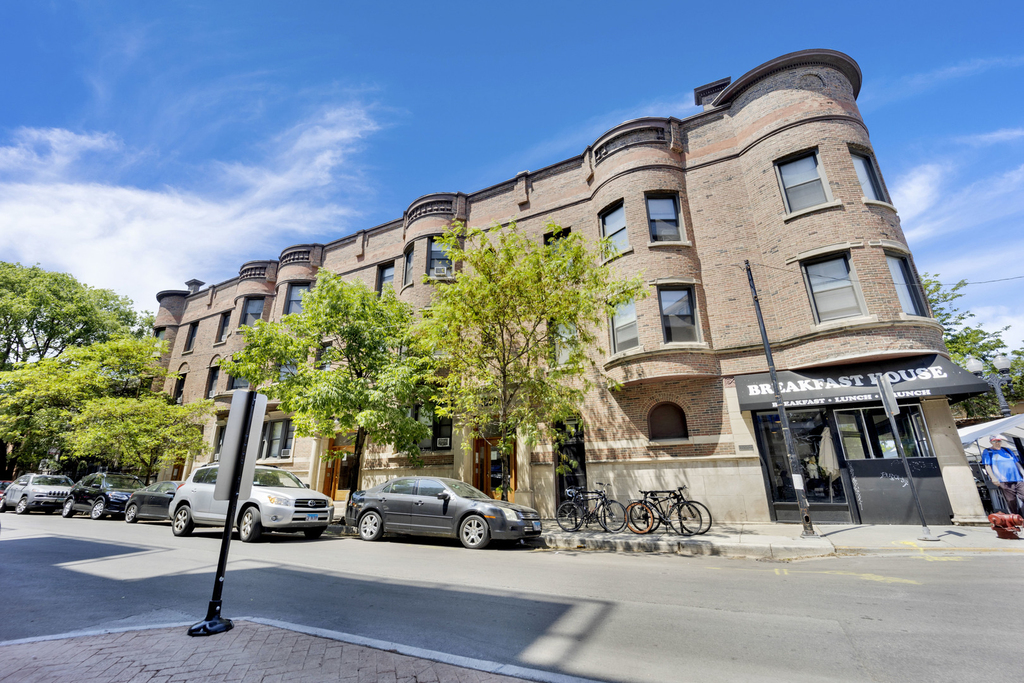 1010 W Dakin Street - Photo 0
